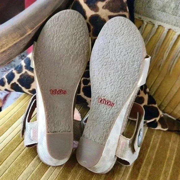 Taos Carousel 2 Wedge Sandals Metallic Gold Snake Print sz 10-10.5 - Picture 8 of 16